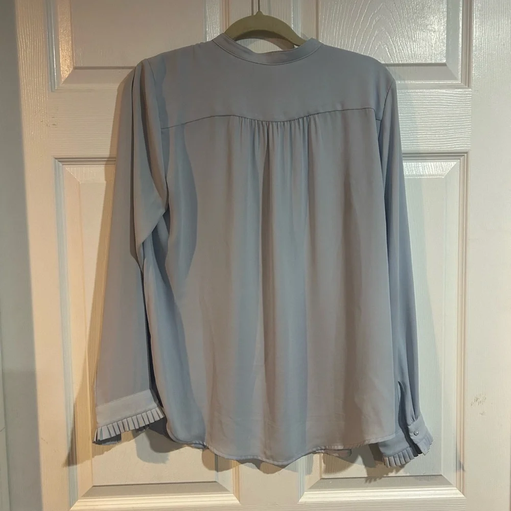 LOFT Women’s Baby blue Button Up long sleeve shirt - Picture 4 of 5